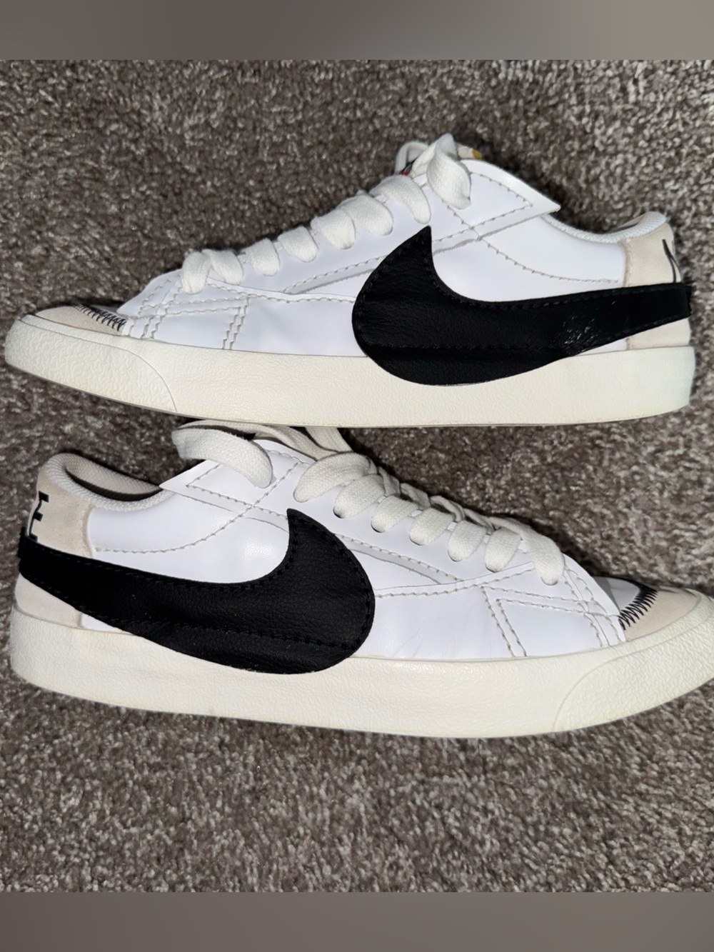 Nike White Leather Low-Top Sneakers with Black Swoosh
